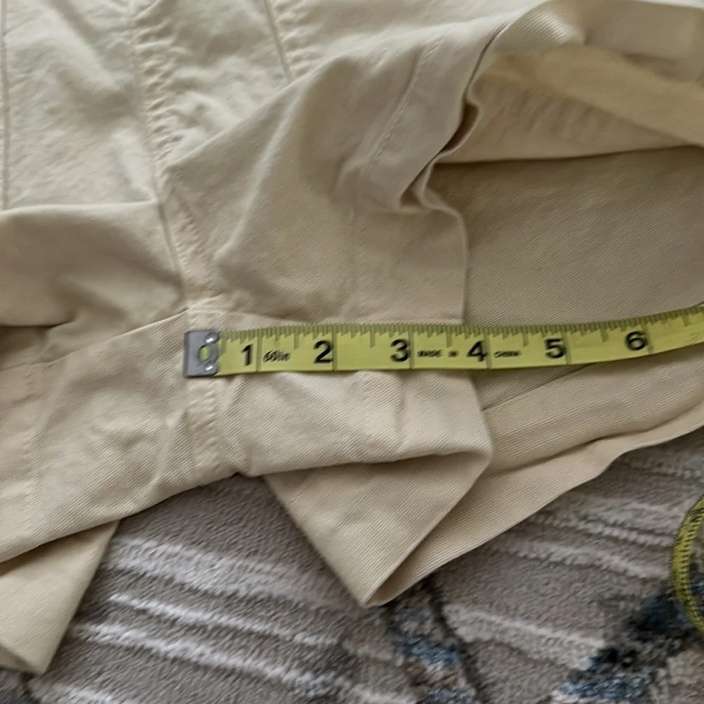 A new day • high waisted yellow shorts - Picture 5 of 8